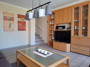 Fernseher, Tischtennisplatte