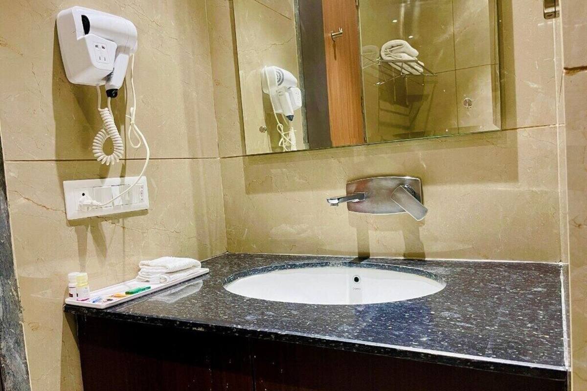 Bathroom sink