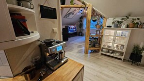Apartment, 2 Bedrooms, Balcony, City View | Interior