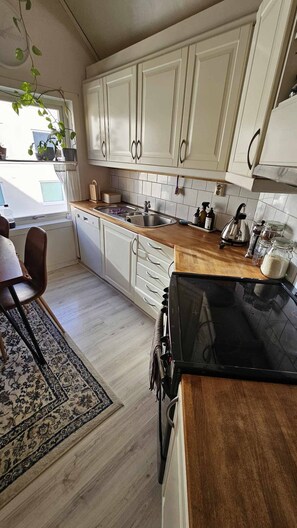 Shared Dormitory, 1 Bedroom, Smoking, Balcony | Interior