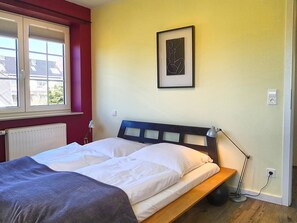 4 bedrooms, WiFi, bed sheets