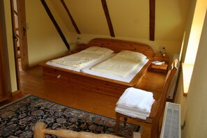 4 多间卧室、熨斗/熨衣板、WiFi、床单