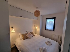 1 bedroom, iron/ironing board, WiFi