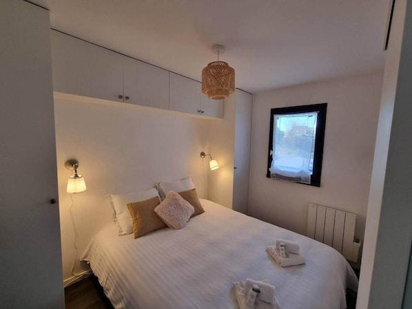 1 chambre, fer et planche à repasser, Wi-Fi, draps fournis