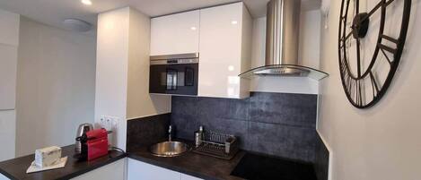 Fridge, microwave, oven, cookware/dishes/utensils