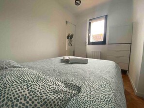 1 bedroom, iron/ironing board, WiFi, bed sheets - Seaside getaway close to the beach (Cabourg)