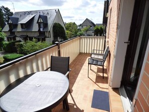 Outdoor dining - Seaside getaway close to the beach (Cabourg)