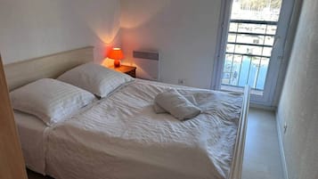 3 bedrooms, bed sheets