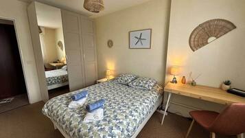 1 slaapkamer, een strijkplank/strijkijzer, wifi, beddengoed