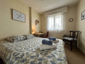 1 chambre, fer et planche à repasser, Wi-Fi, draps fournis