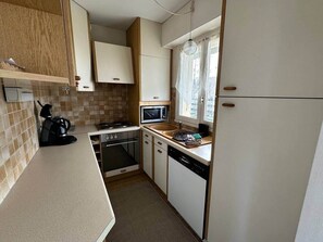 Fridge, microwave, oven, dishwasher