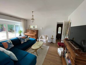 TV