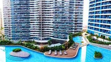 3 outdoor pools