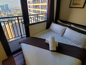Suite, Balcony, Pool View