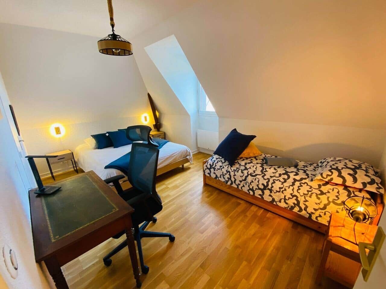 2 chambres, fer et planche à repasser, Wi-Fi, draps fournis