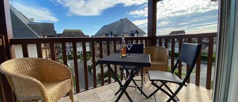 تناول الطعام بالخارج