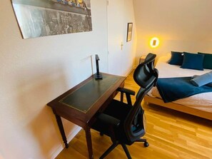 2 habitaciones, tabla de planchar con plancha, wifi y ropa de cama