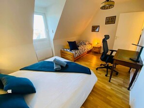 2 bedrooms, iron/ironing board, WiFi, bed sheets