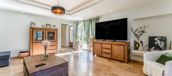 Villa "Pool Jacuzzi" with private pool, Wi-Fi and air conditioning