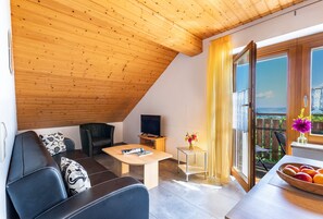 TV, table tennis, stereo