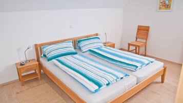 2 bedrooms, iron/ironing board, WiFi, bed sheets