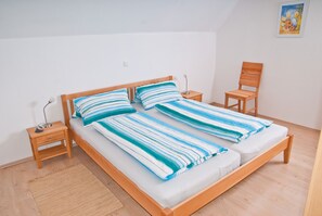 2 makuuhuonetta, silitysrauta/-lauta, Wi-Fi, vuodevaatteet