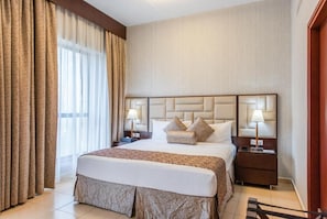2 bedrooms, in-room safe, desk, iron/ironing board