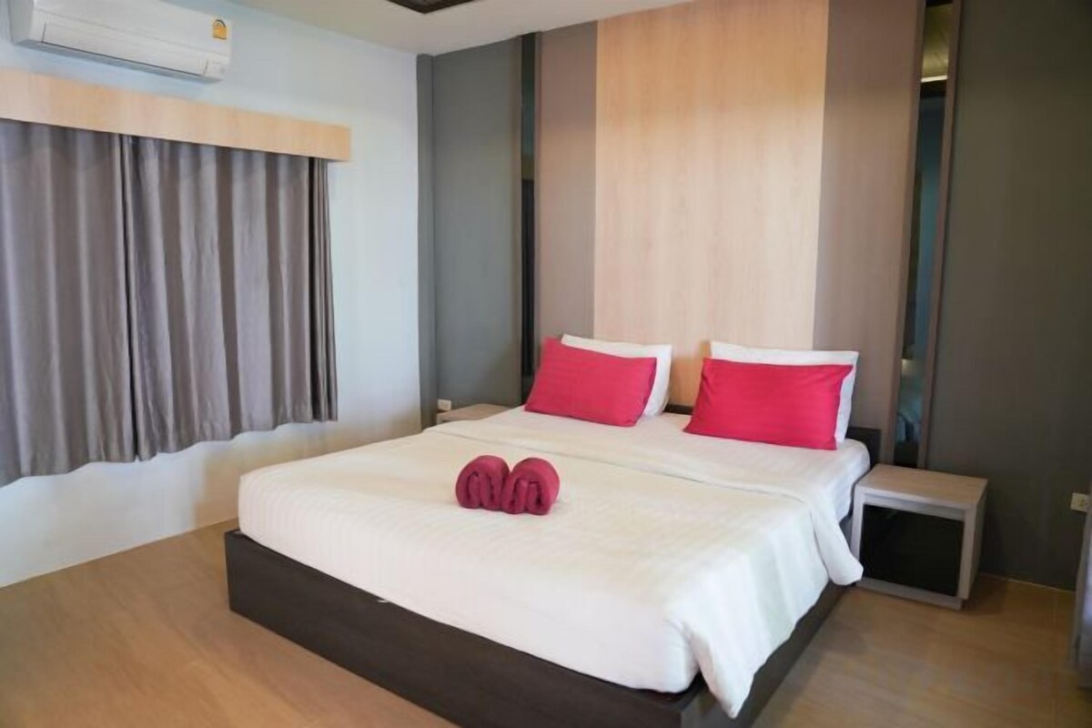 In-room safe, blackout drapes