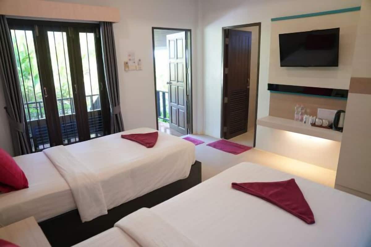 In-room safe, blackout curtains