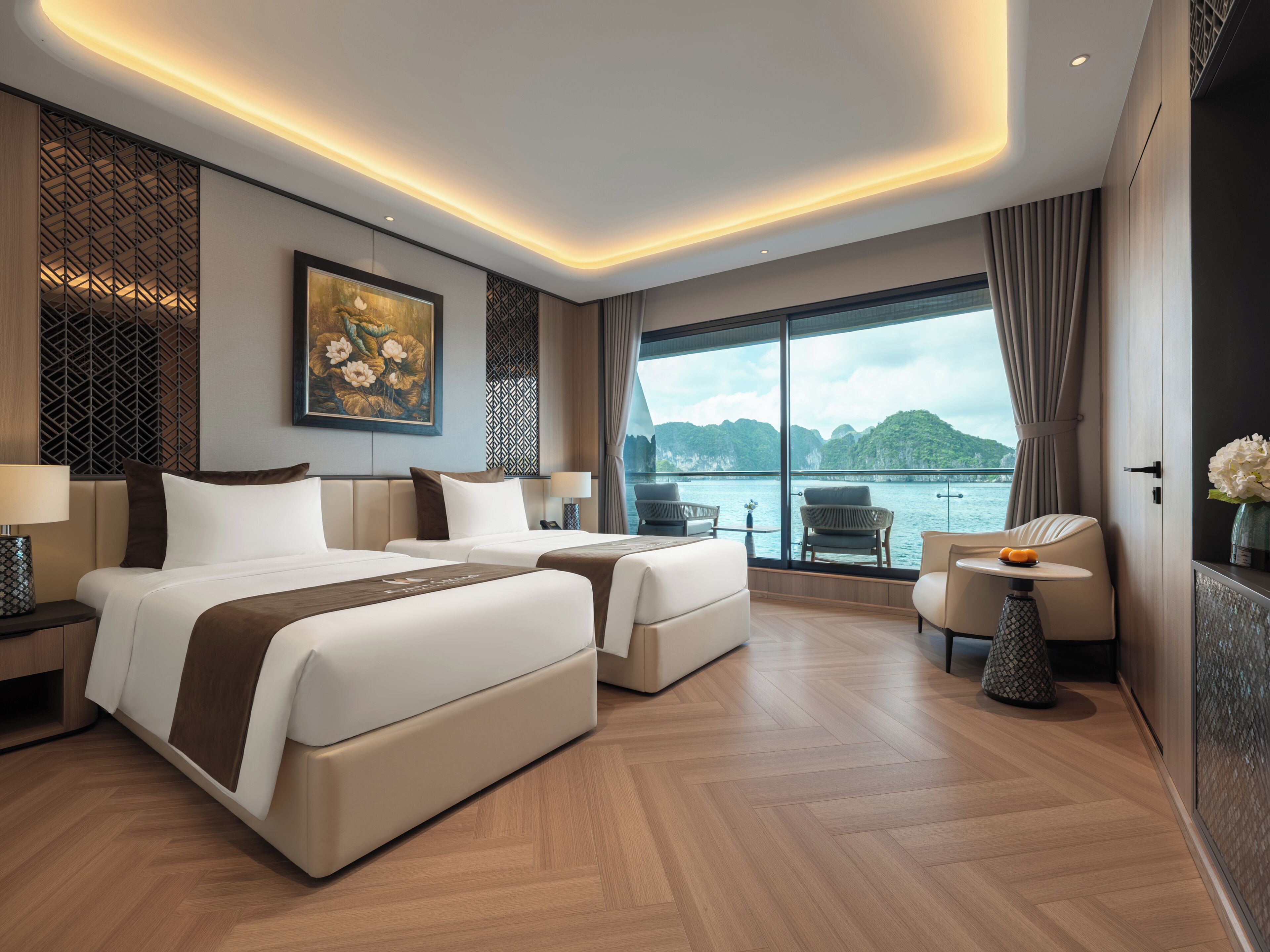 In-room safe, desk, laptop workspace, soundproofing