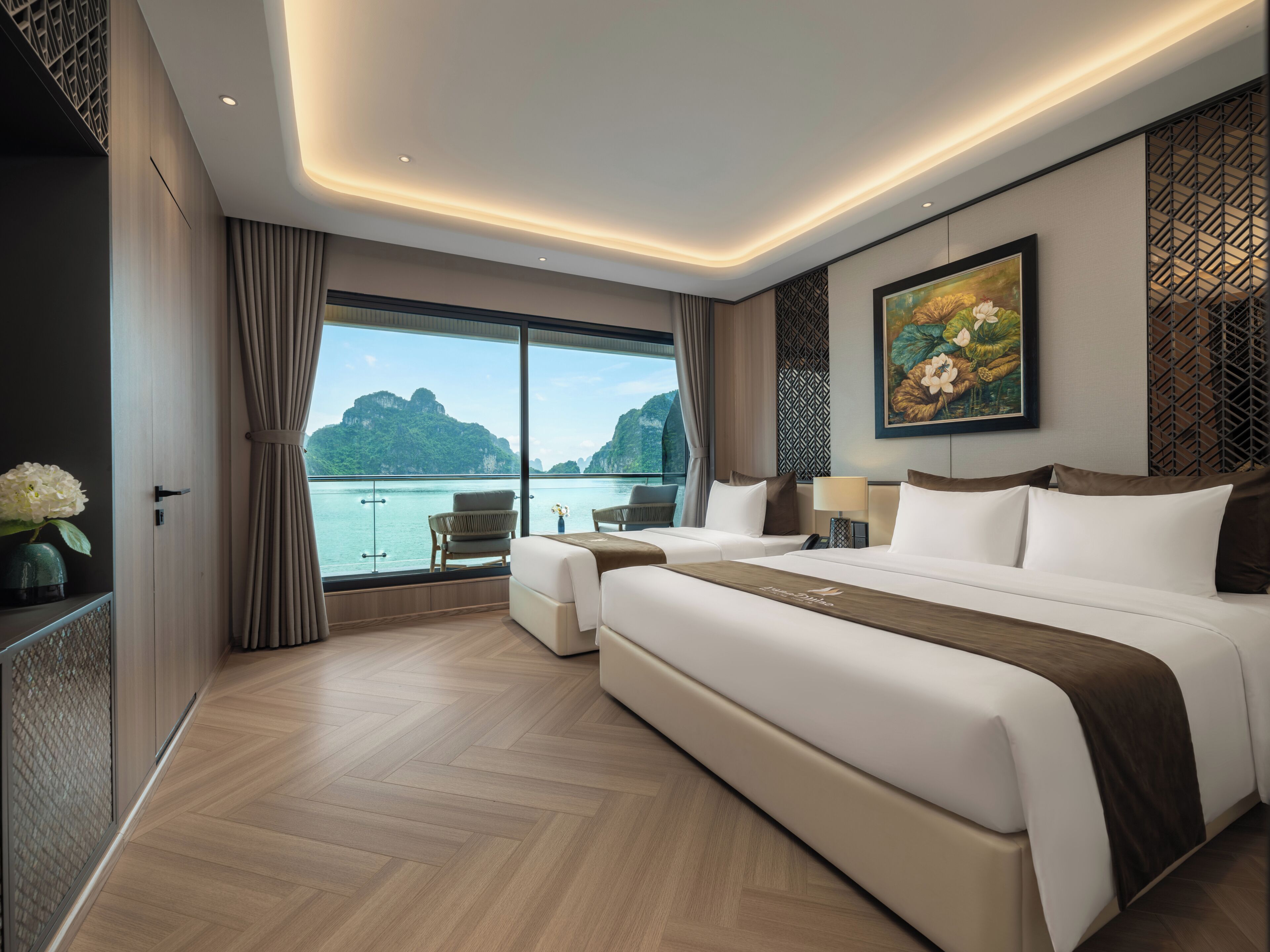 In-room safe, desk, laptop workspace, soundproofing