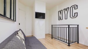 Unclassified image, 3 of 10, button - Magnificent apt - 1bd/6p - Auteuil/ Quai de Seine (Paris)