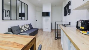 Unclassified image, 2 of 10, button - Magnificent apt - 1bd/6p - Auteuil/ Quai de Seine (Paris)