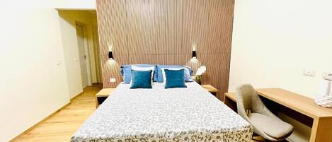 Desk, laptop workspace, free WiFi