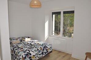 4 quartos, Wi-Fi de cortesia, roupa de cama