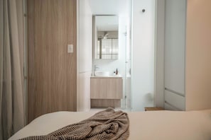 1 bedroom, desk, iron/ironing board, WiFi