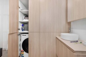 Interior - Magnifique on McPherson - Gorgeous 1BR in Bronte (Bronte)