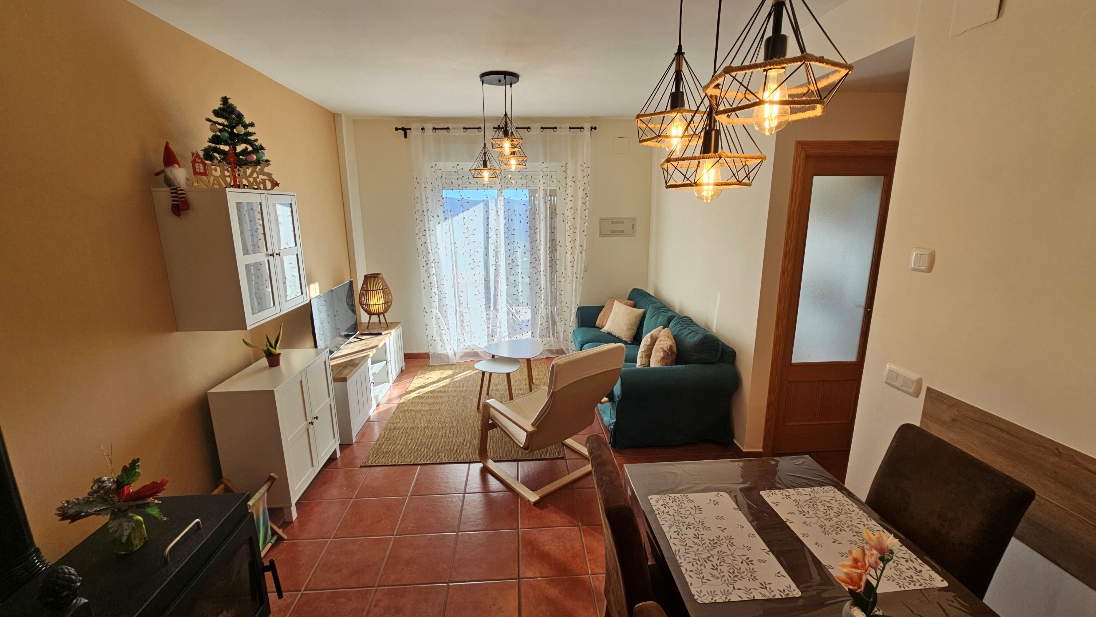 Smart-TV, Kamin, Bücher