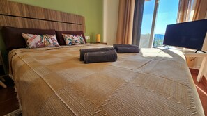 3 chambres, bureau, Wi-Fi gratuit, draps fournis