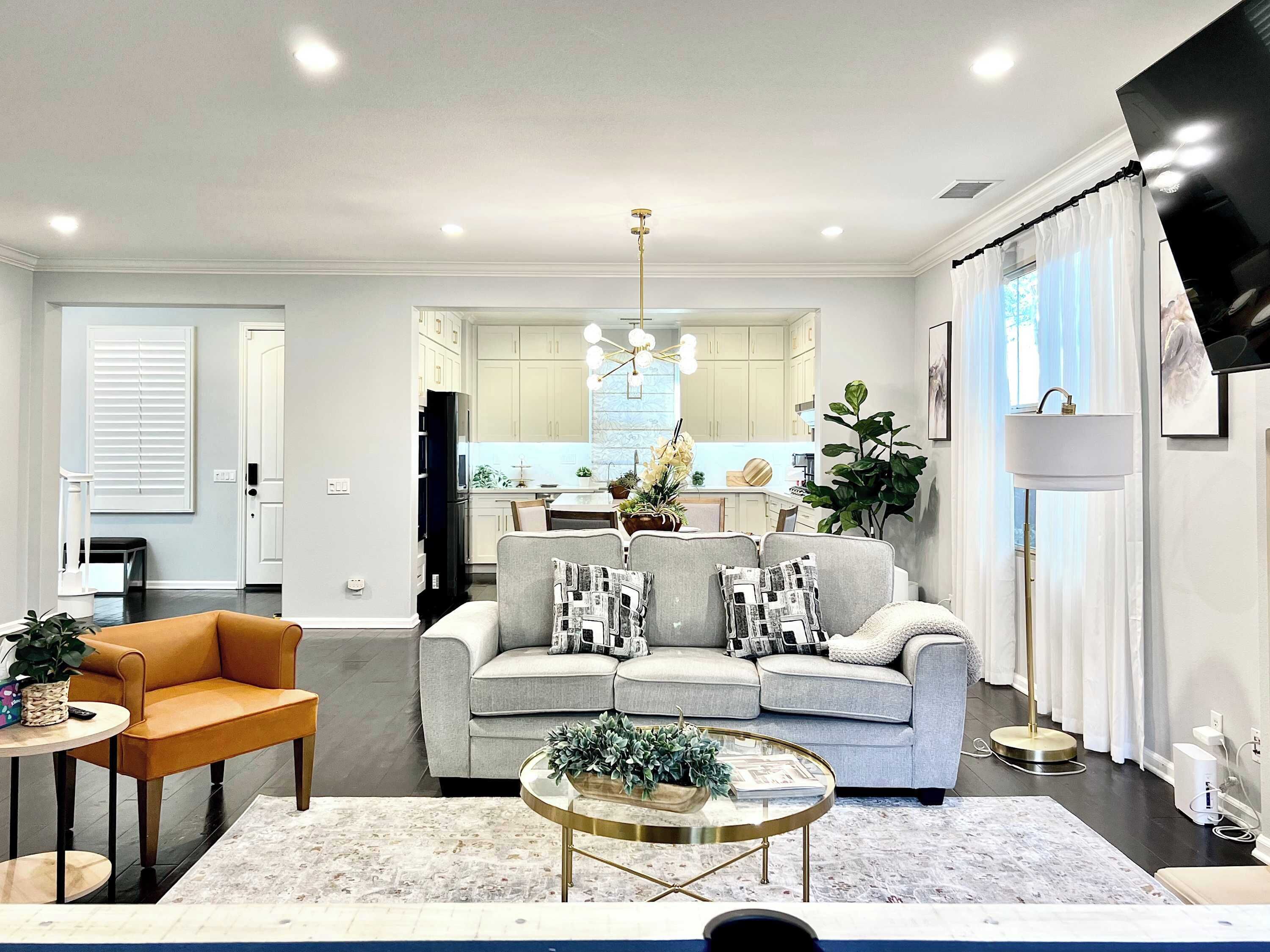 TV, fireplace, offices