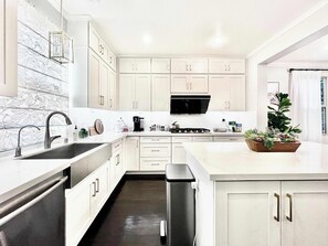 Fridge, microwave, oven, stovetop - @ Marbella Lane - Vibrant 4BR Home in Irvine (Irvine)