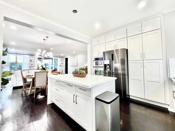 Fridge, microwave, oven, stovetop - @ Marbella Lane - Vibrant 4BR Home in Irvine (Irvine)