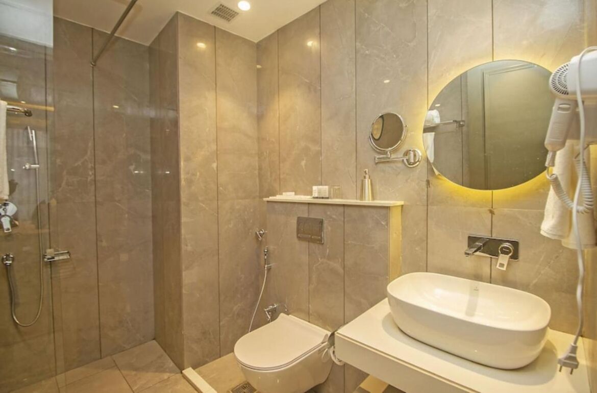 Shower, towels, soap, shampoo