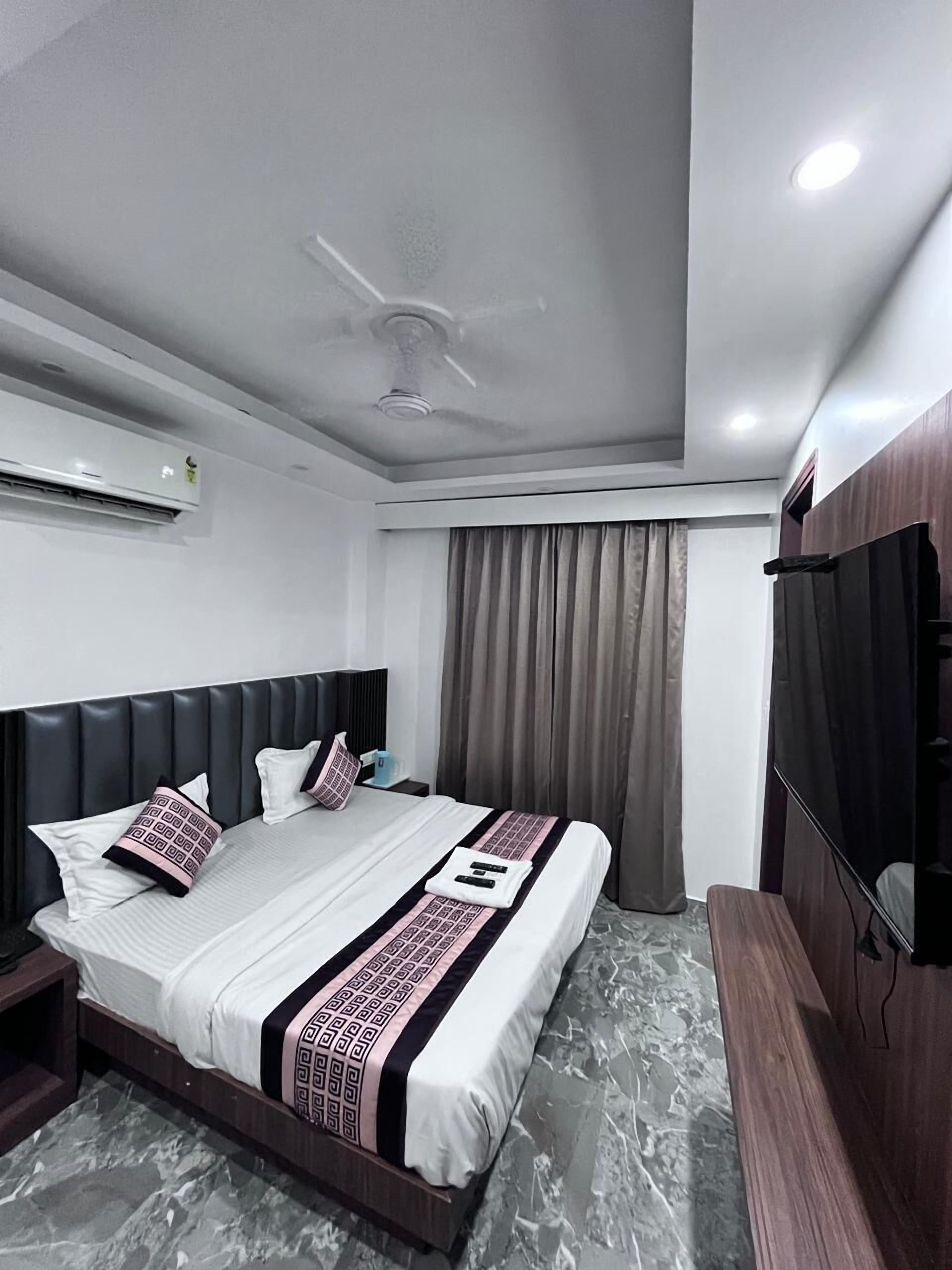 Premium bedding, free WiFi, bed sheets