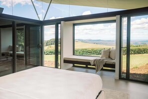 3 室のベッドルーム、デスク、アイロン / アイロン台、旅行用ベビーベッド