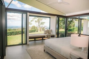 3 bedrooms, desk, iron/ironing board, travel crib