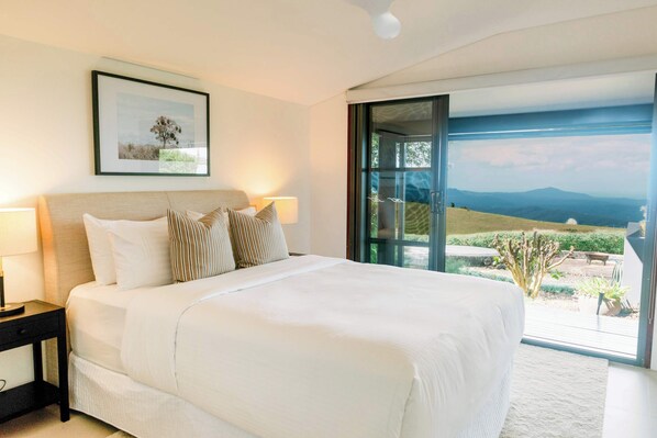 3 bedrooms, desk, iron/ironing board, travel crib