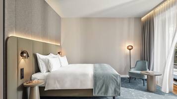 Premium bedding, minibar, iron/ironing board, free WiFi