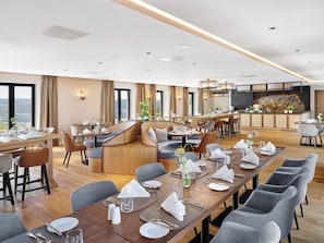 3 restaurants; breakfast, lunch, and dinner served - Nature Resort Jakobsberg (Boppard)