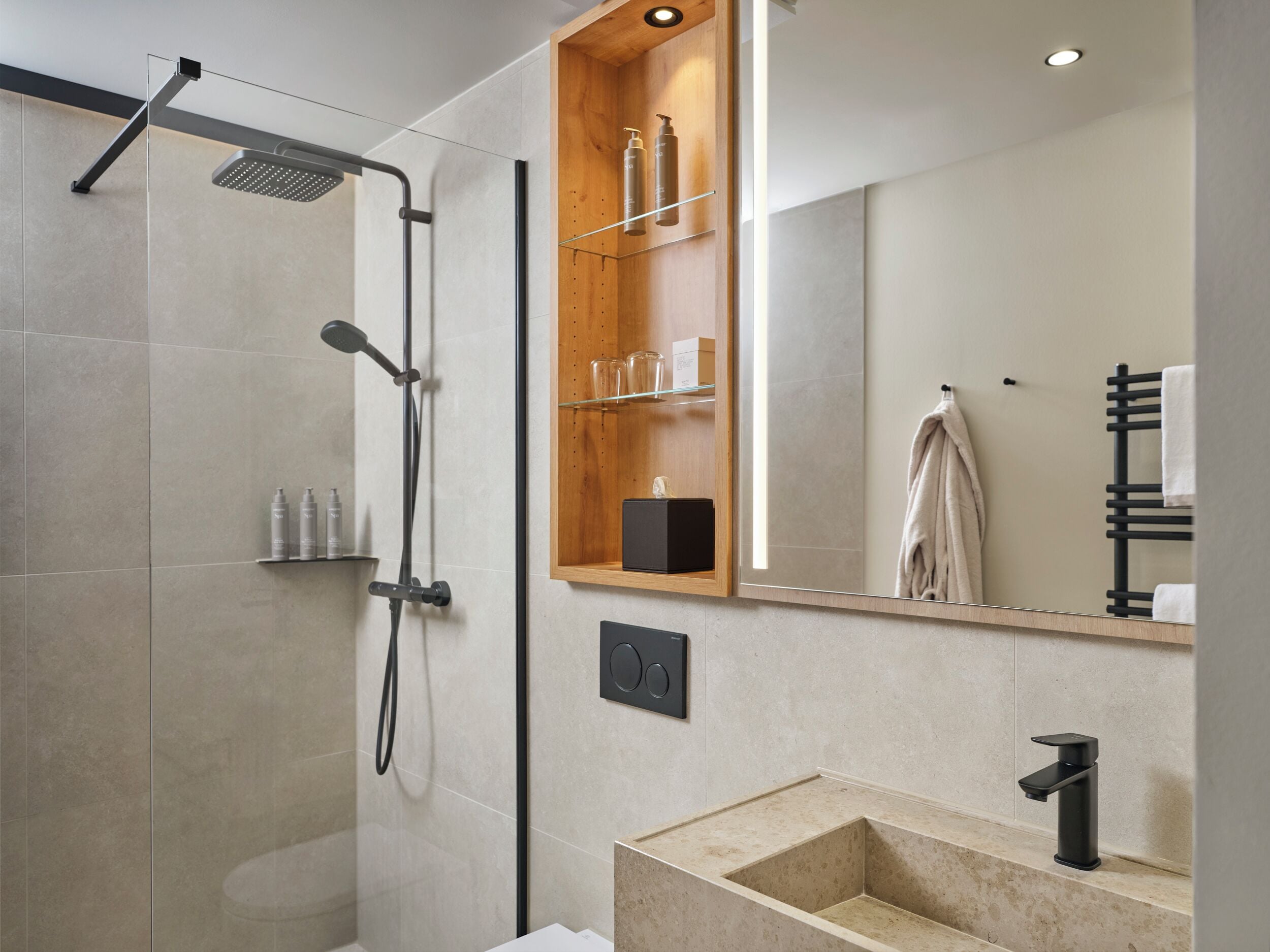 Handtücher, Seife, Shampoo, Toilettenpapier